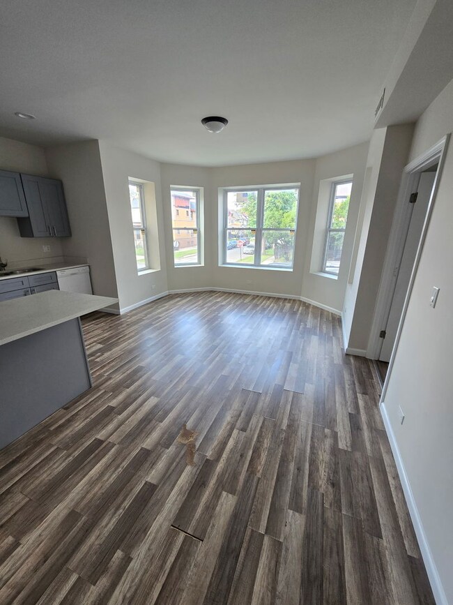 5223 W Washington Blvd unit 5223-2, Chicago, IL 60644 - photo 2