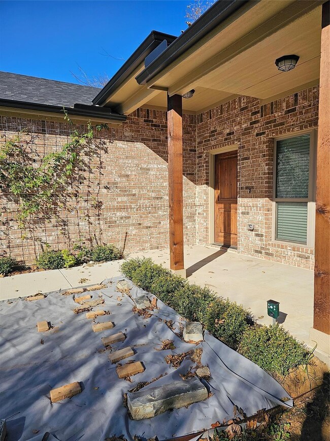 905 W Day St, Denison, TX 75020 - photo 3