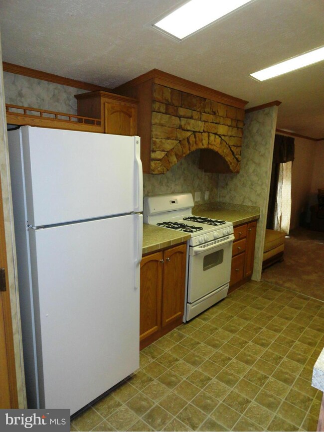 92 Berts Dr, Lothian, MD 20711 - photo 5