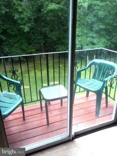 1422 Shady Glen Dr, District Heights, MD 20747 - photo 7