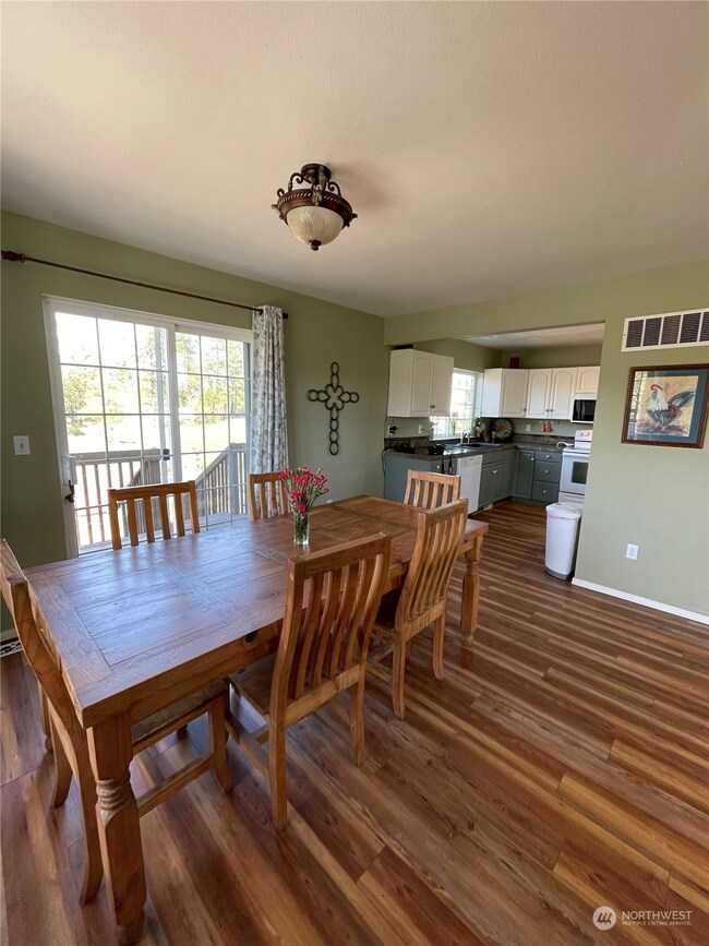 51781 Whispering Pines Loop E, Reardan, WA 99029 - photo 5