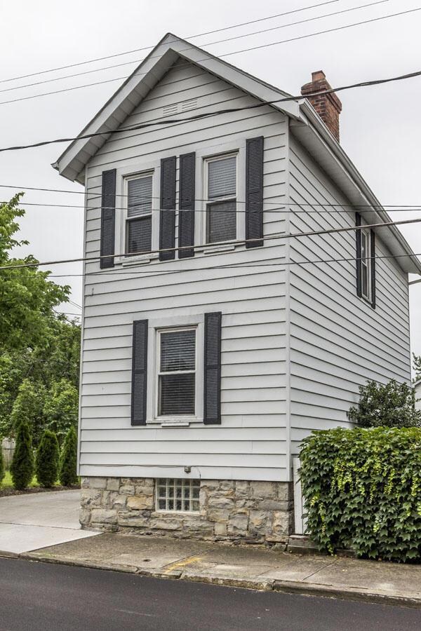 401 Zimpfer St 06