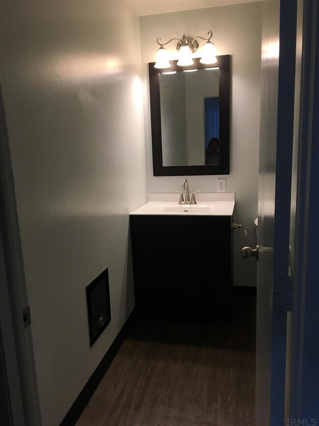 801 Princeton Blvd, Elkhart, IN 46516 - photo 4