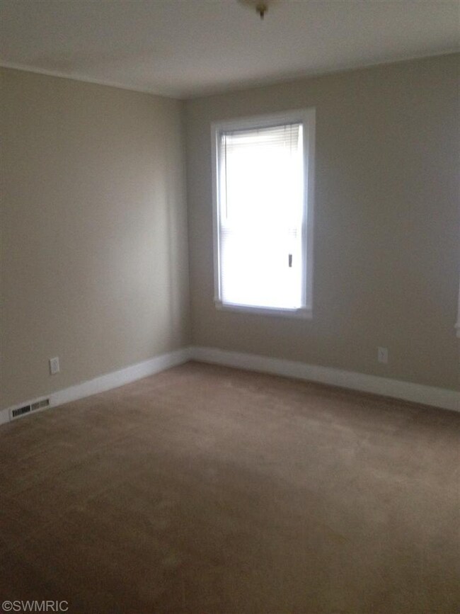 302 S Mulberry St, Marshall, MI 49068 - photo 5