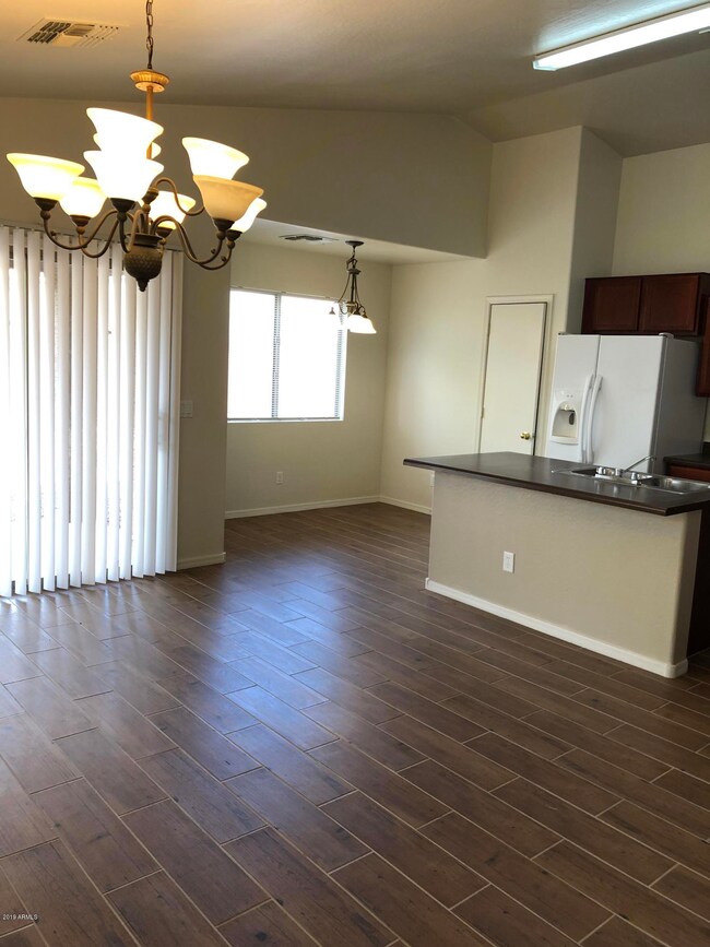 4821 family_dining