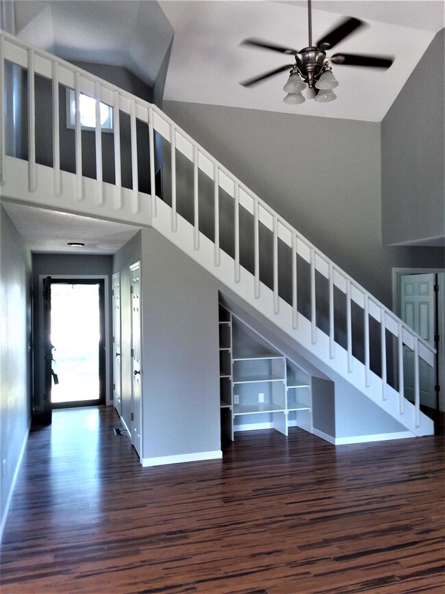 146 S Killingsworth Ave, Bolivar, MO 65613 - photo 3