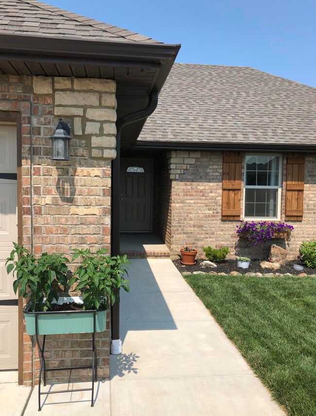 687 N Maplewood Hills Rd, Nixa, MO 65714 - photo 2