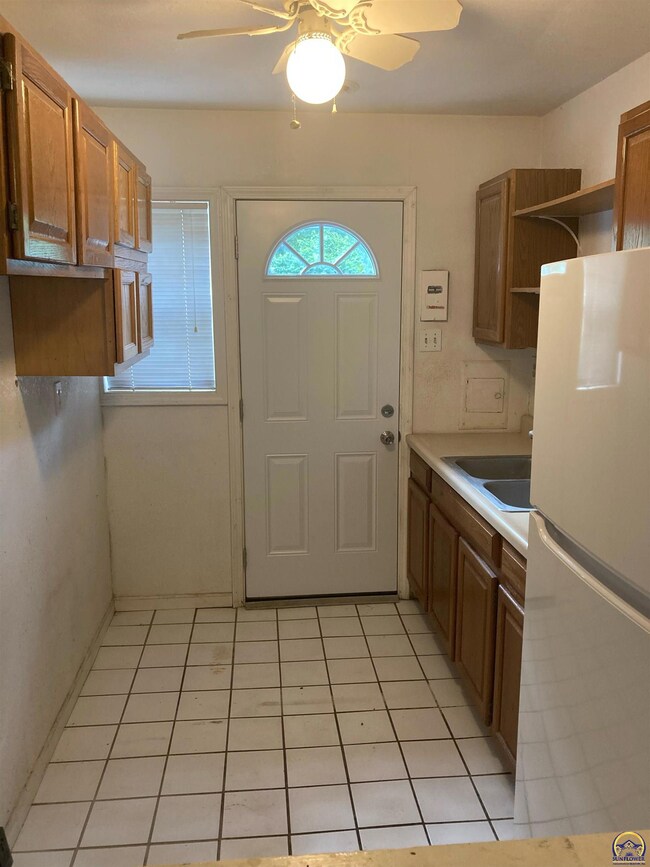 2324 SW Eveningside Dr, Topeka, KS 66614 - photo 3