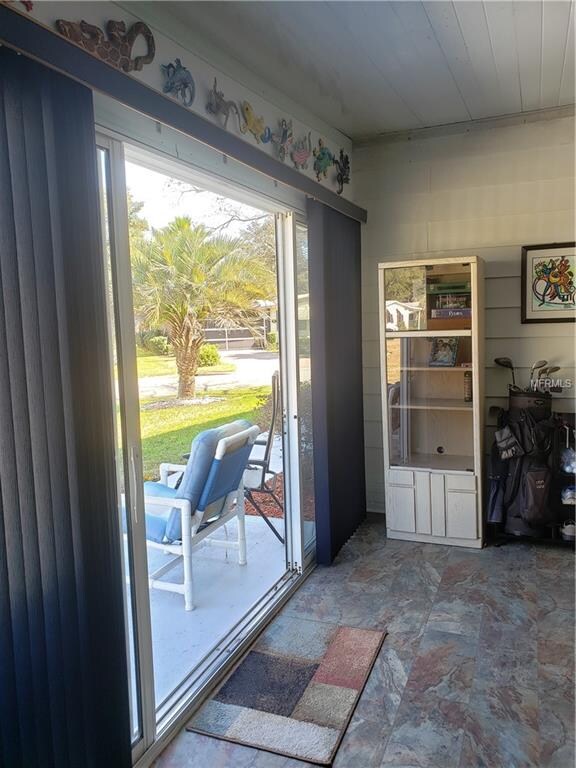Bonus room has sliding door going to driveway.