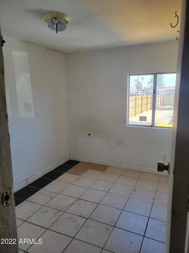 5002 W Bethany Home Rd unit 42, Glendale, AZ 85301 - photo 7