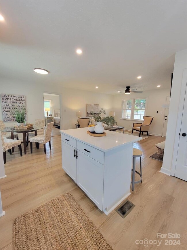 619 Blythe St, Shelby, NC 28152 - photo 6