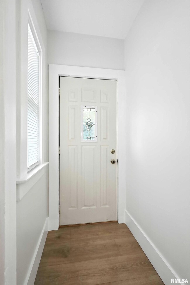 527 20th Ave, Moline, IL 61265 - photo 5