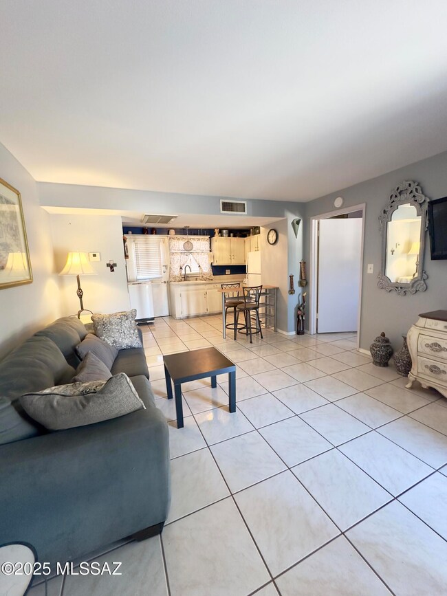 248 S Paseo Aguila unit C, Green Valley, AZ 85614 - photo 7