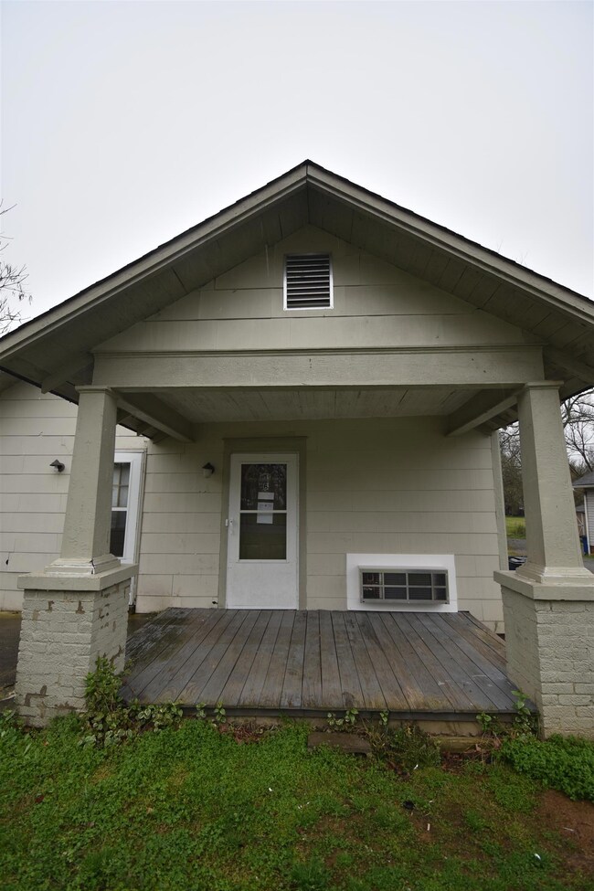 207 Walnut St #B, Shelbyville, TN 37160 - photo 2