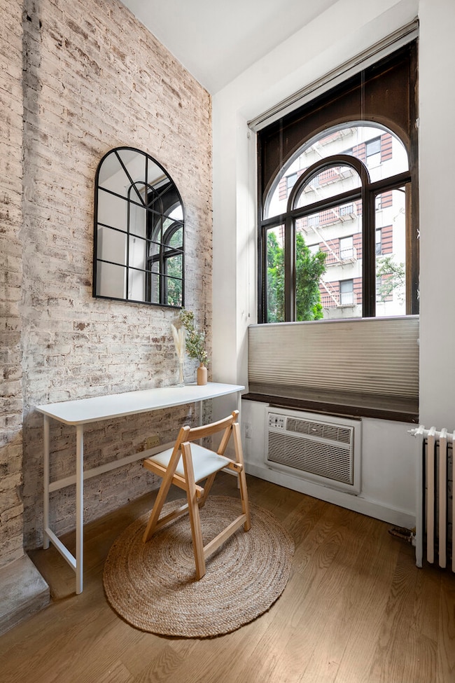 221 W 21st St unit 1A, New York, NY 10011 - photo 3