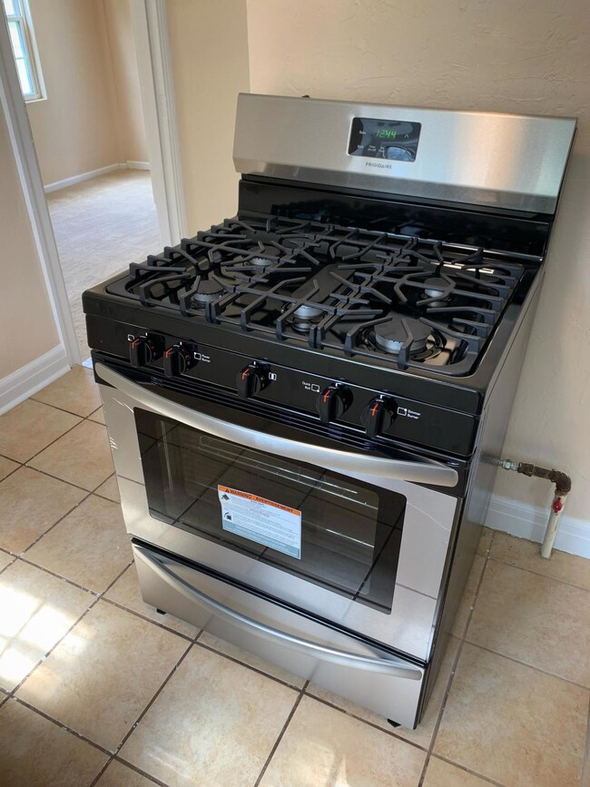 Gas Range - 4