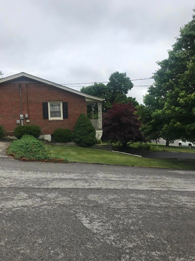 370 Runyon Rd, Harrodsburg, KY 40330 - photo 6