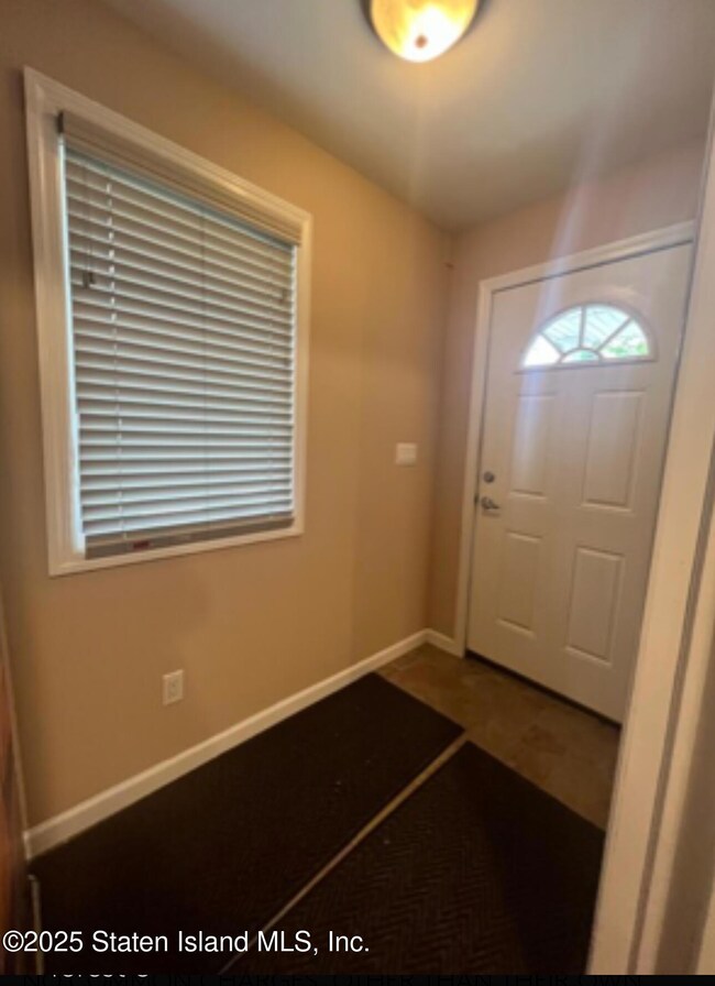 1023 Forest Hill Rd, Staten Island, NY 10314 - photo 6