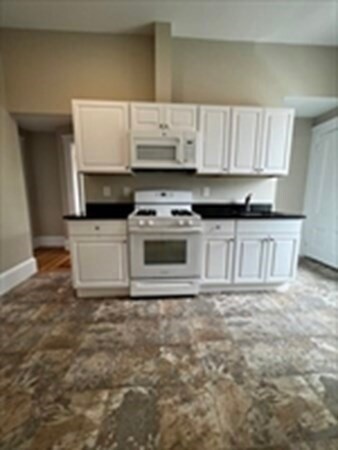 28 Poplar St unit 4, Danvers, MA 01923 - photo 4