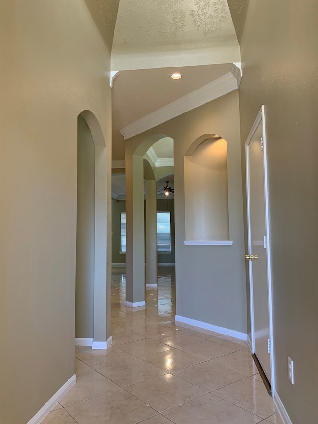 2014 Makenna Ln, Houston, TX 77049 - photo 2