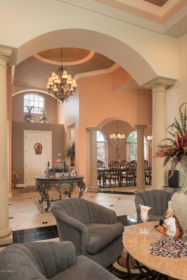 Foyer - 950 Grapevine