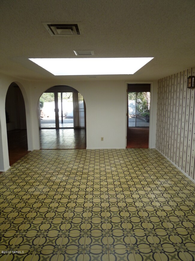 10172 N Valle Del Oro Dr, Tucson, AZ 85737 - photo 2