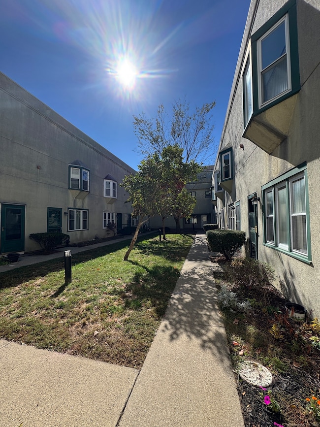 21 Judd Square unit 21, Wallingford, CT 06492 - photo 2