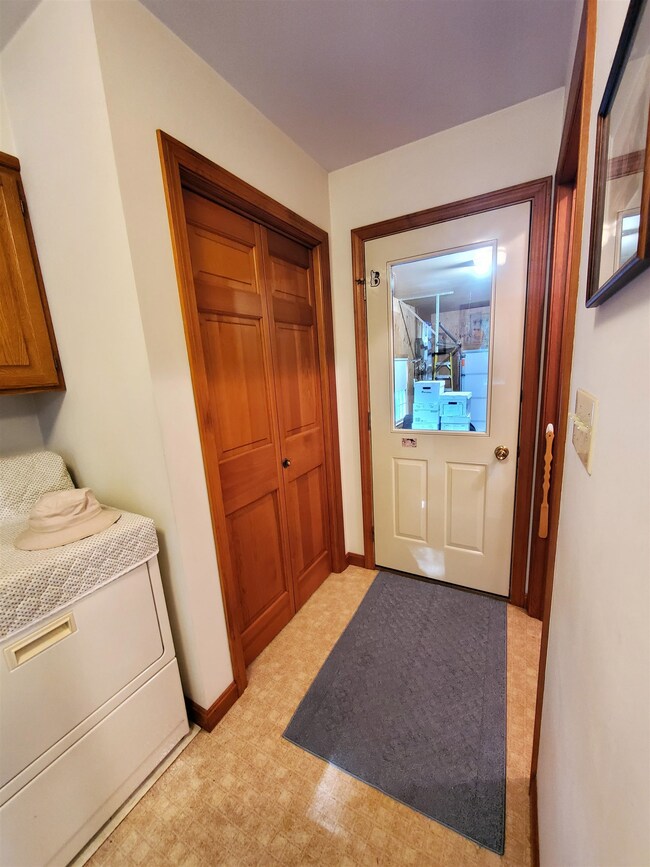 381 Cross Ave unit 9,10, Saint Johnsbury, VT 05819 - photo 5