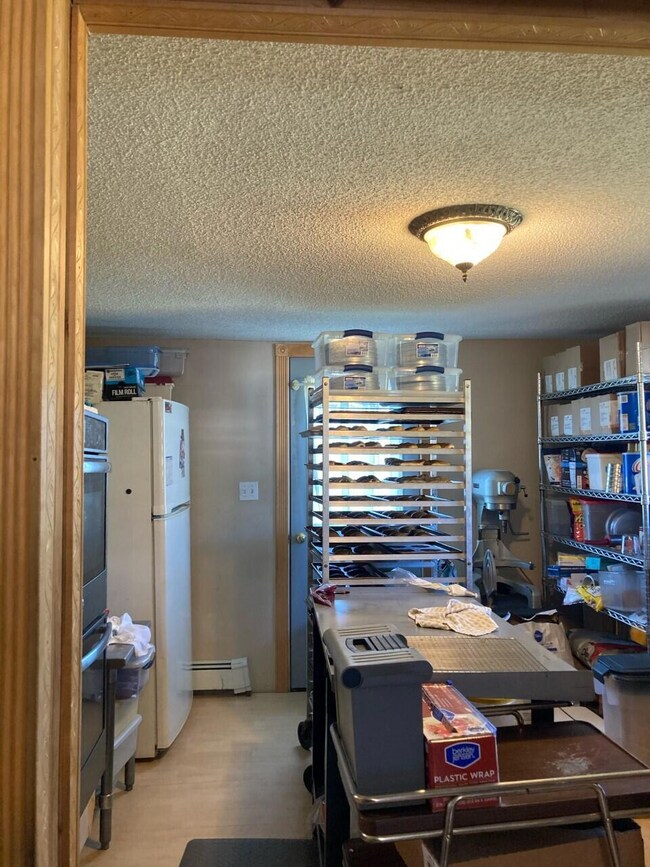 0358 dining room used as business bakery