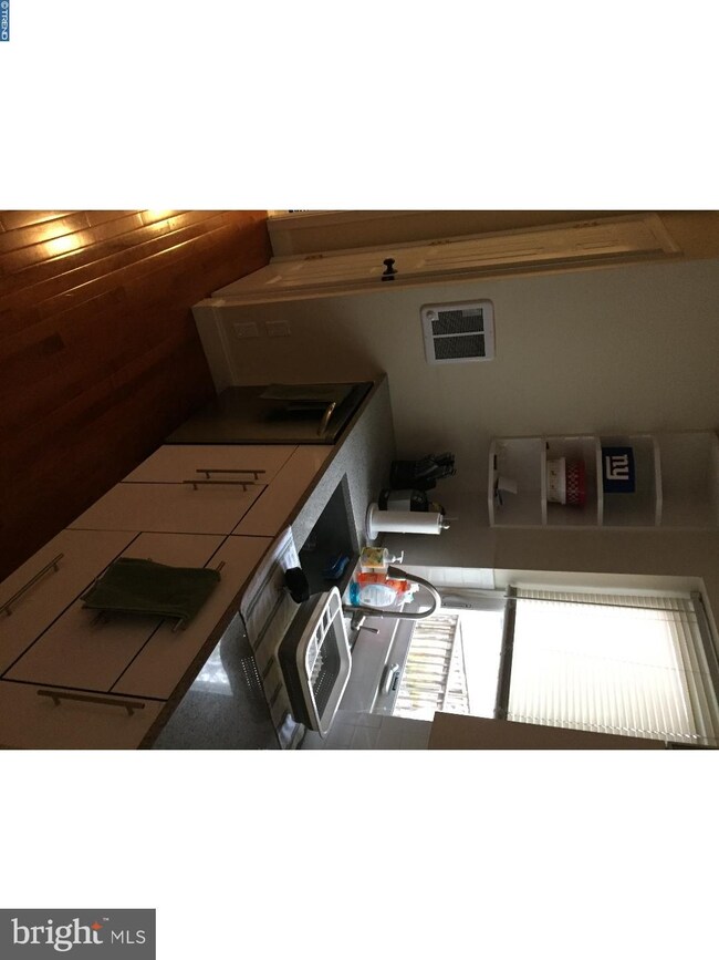 165 Green Ln unit 2, Philadelphia, PA 19127 - photo 2