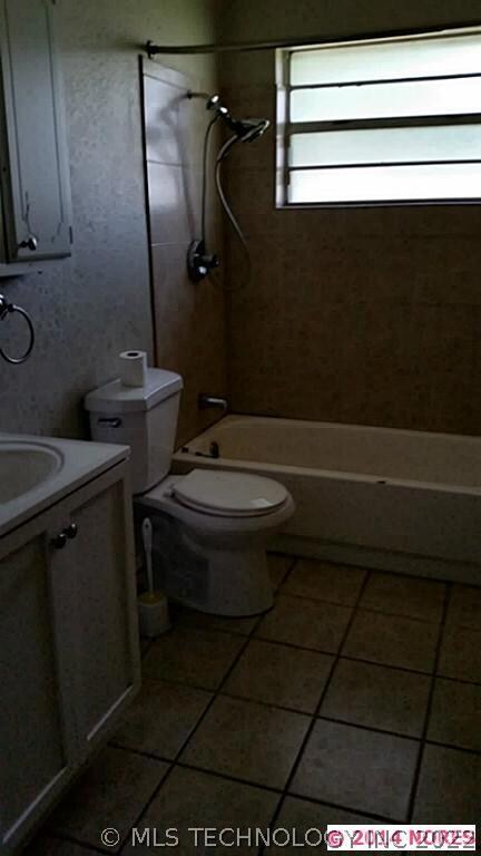 Full Hall Bath