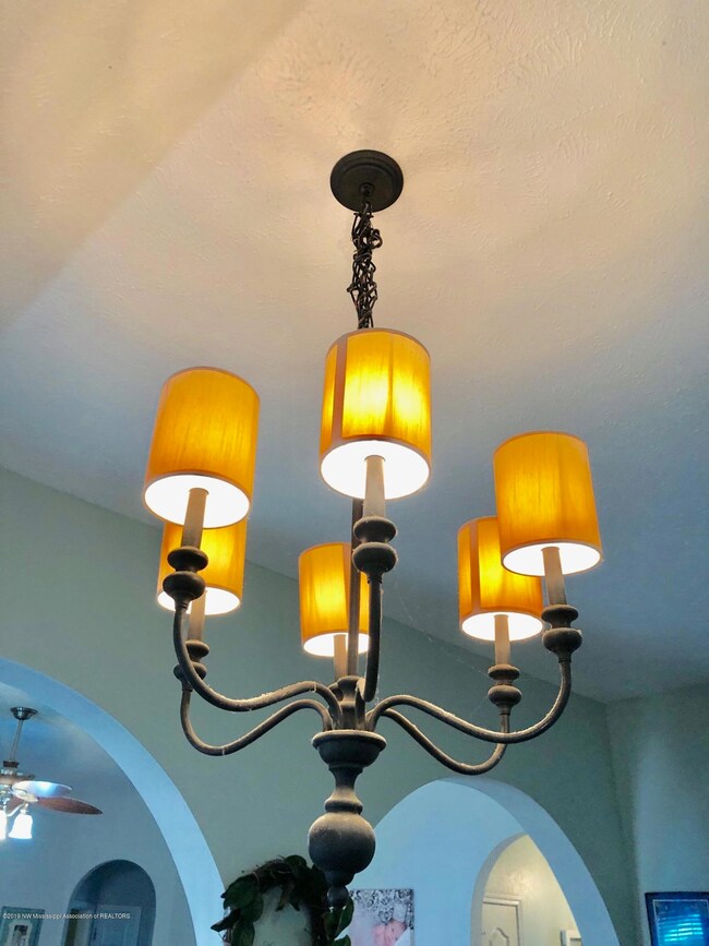Dining table lighting