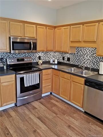 New flooring and SS appliances in 2015. Tile backs