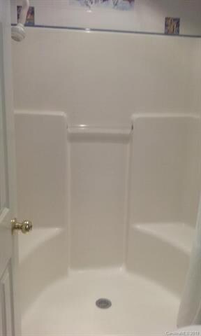 Master shower - 2 seats, 2 separate heads