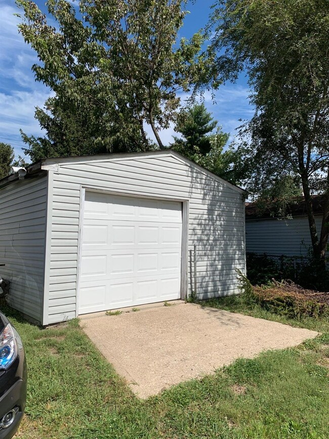 209 W 70th St, Cincinnati, OH 45216 - photo 4