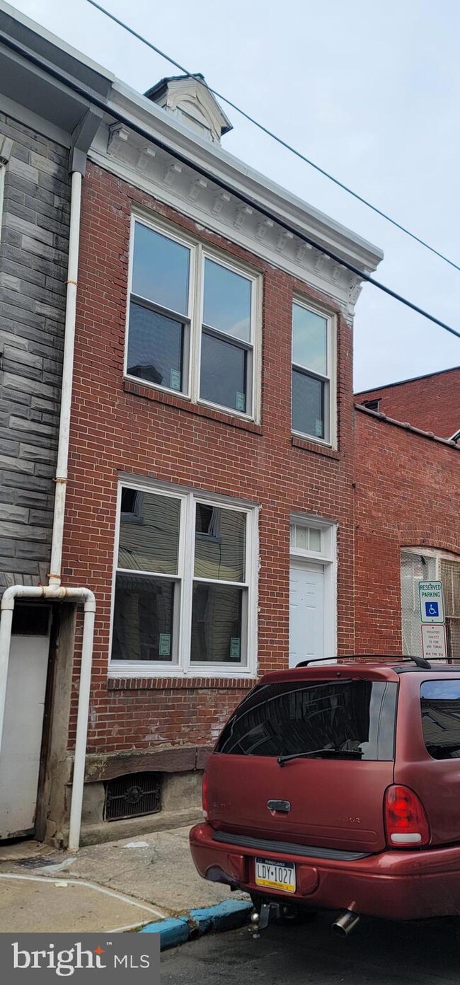 226 Moss St, Reading, PA 19601 - photo 4