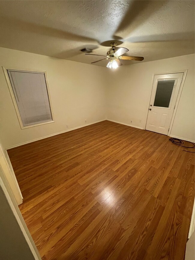 15039 Martin Dr, Conroe, TX 77302 - photo 2