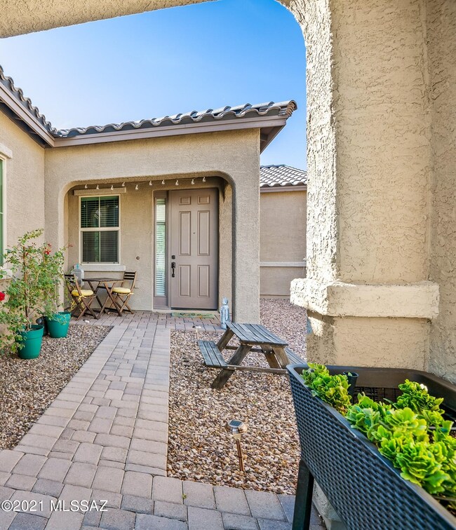 04-Exterior Entry Way