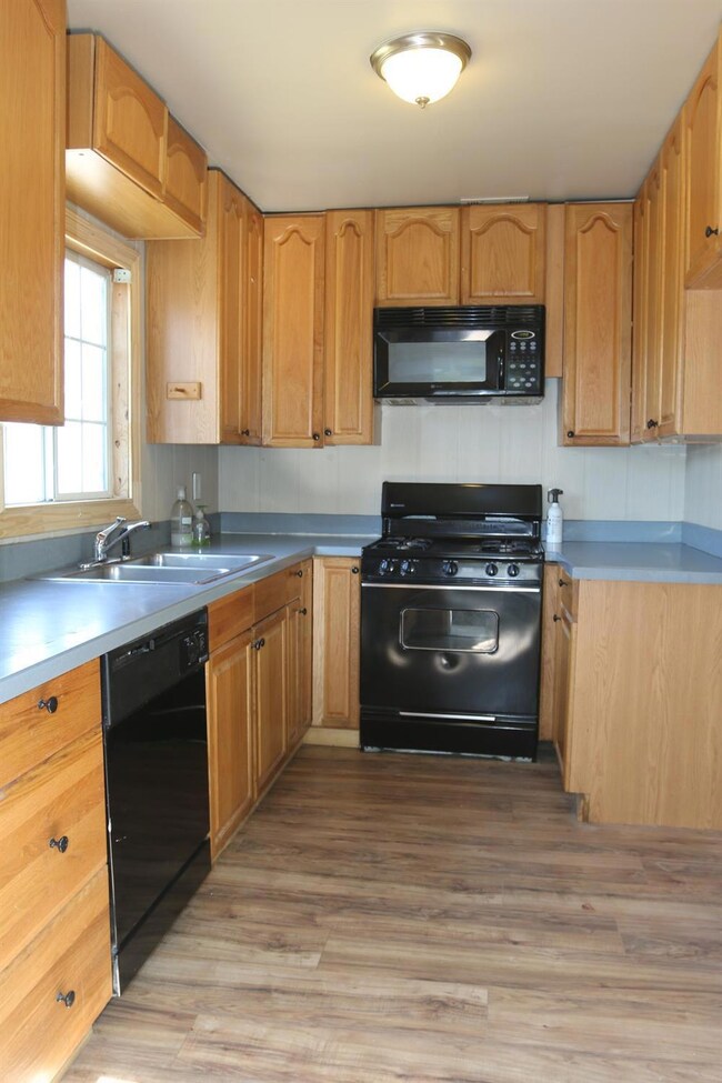 14523 Tobias Rd, Poplar, CA 93257 - photo 5