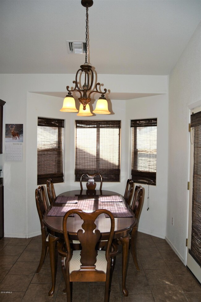 2717 7th St Dining area