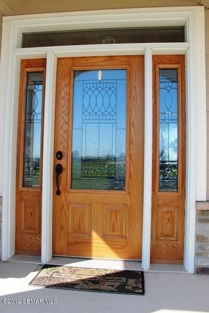 DETAIL IN THE FRONT DOOR