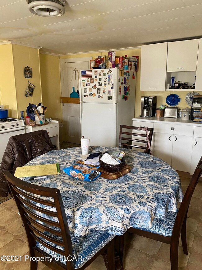 137 Hill St, Wilkes-Barre, PA 18702 - photo 3