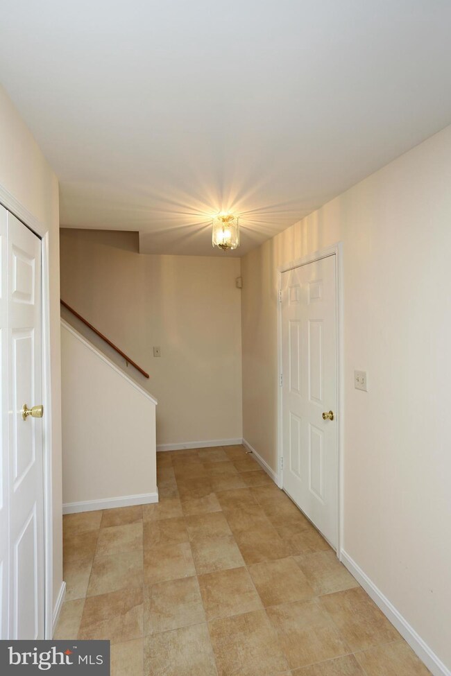 605 Cinnamon Tree Ct, Catonsville, MD 21228 - photo 7