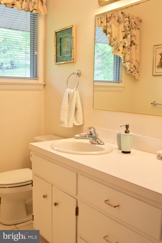 176 Meadow Glen Ln, Reading, PA 19607 - photo 3