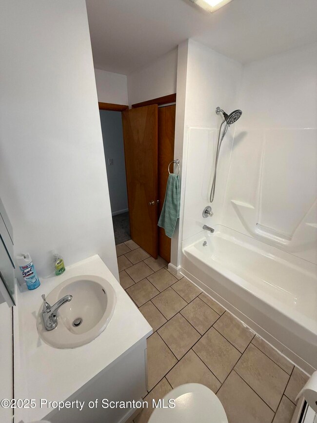 1119 Taylor Ave, Dunmore, PA 18510 - photo 6