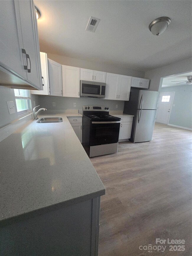 3100 Dawnshire Ave unit A, Charlotte, NC 28216 - photo 5