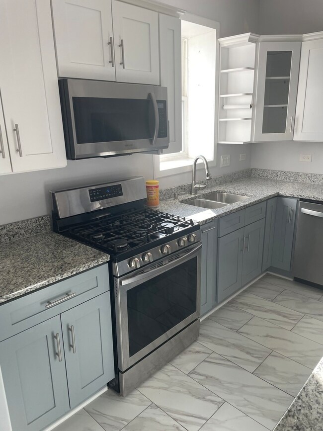 1511 N Keystone Ave unit 2, Chicago, IL 60651 - photo 4