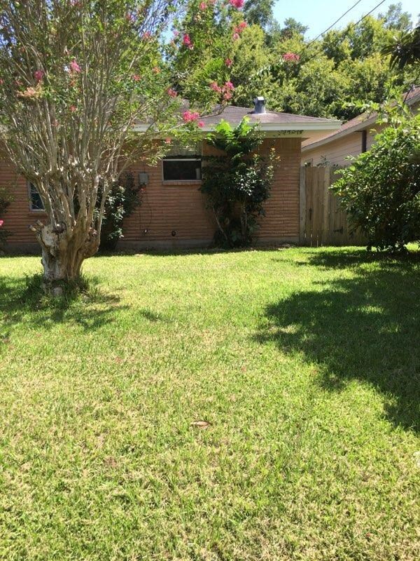 2416 10th St, Bay City, TX 77414 - photo 3