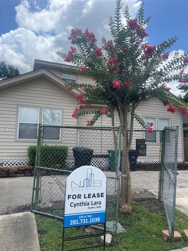 908 Enid St unit 1/2, Houston, TX 77009 - photo 4