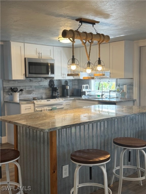 2591 Cay Cove, Matlacha, FL 33993 - photo 7